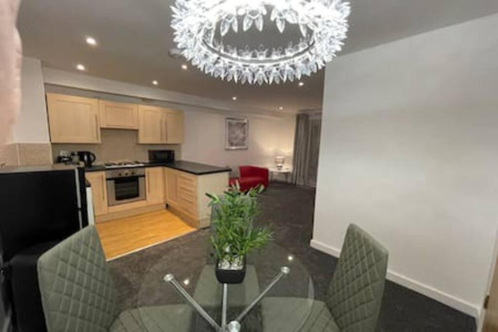 Moda Wigan 2 - Stylish 2 Bed In Central Wigan Exterior photo